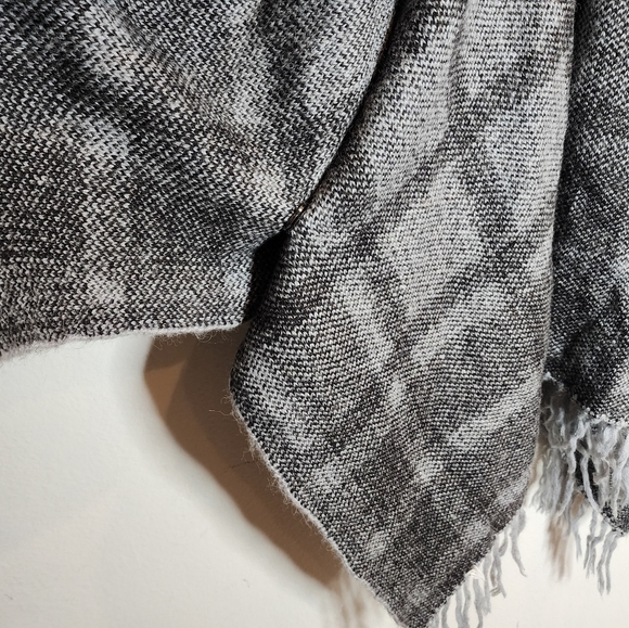 NWT Soft Surroundings Wool Alpaca Blend Black Grey Plaid Poncho Faux Fur Collar - Picture 12 of 16